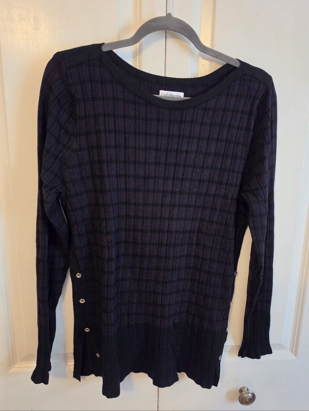 Ladies XL Sweater Croft & Barrow Scoop Neck Button Details Purple Black VGC